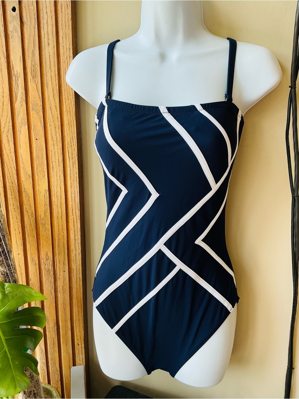 Gottex 1pc swimsuit size 8 - New without tags